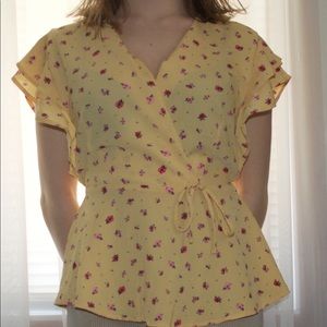 Floral V neck top with ruffled sleeves